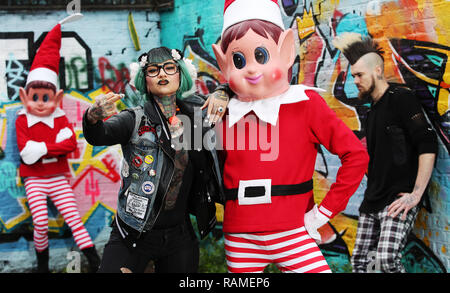 Elfie Elvie e dal Regno Unito di marca giocattolo Elfi Behavin' male causa del male intorno a Oxford Street London a correre fino a Natale. Data di rilascio: martedì 4 dicembre 2018. La festosa gamma bambola, lanciato nel 2017, ha già venduto oltre quattro milioni di elfi davanti a questo Natale - che lo rende uno dei più grande vendita di marche di giocattolo dell'anno. Il Naughty elfi chiedono i genitori e i bambini a condividere le foto online dei propri Elfi Behavin' male per la possibilità di vincere un £100 Amazon gift card. Dotato di: atmosfera dove: Londra, Regno Unito quando: 28 Nov 2018 Credit: Joe Pepler/PinPep/WENN.co Foto Stock