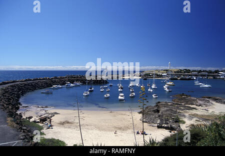 Barche ormeggiate nel porto di Wollongong mostra frangiflutti e di fari, Nuovo Galles del Sud, Australia Foto Stock