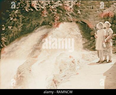 Montare il Libano. Beirut. Aleih, Ras-el-Metn distretto. Il Libano. La fontana di Saffa. Tipica molla abbondante del reinventato Foto Stock