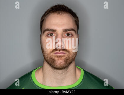 Amburgo, Germania. 03 gen 2019. Andreas Wolff, portiere della nazionale tedesco di squadra di pallamano, esamina il fotografo la telecamera in un evento mediatico della federazione tedesca di handball (DHB). Credito: Axel Heimken/dpa/Alamy Live News Foto Stock