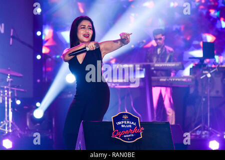 Guwahati, Assam, India. 4 gennaio 2019. Bollywood singer Neha Kakkar. Guwahati, Assam, India. 4 gennaio 2019.Bollywood singer Neha Kakkar esegue durante un evento a Sarusajai Stadium. Credito: David Talukdar/Alamy Live News Foto Stock