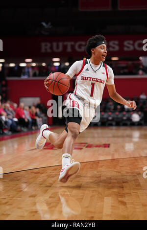 Piscataway, New Jersey, USA. 4 gennaio, 2019. Rutgers Scarlet Knights guard ZIPPORAH BROUGHTON (1) rigidi per il cesto contro l'orso bruno in un gioco al Rutgers Athletic Center. Credito: Joel Plummer/ZUMA filo/Alamy Live News Foto Stock