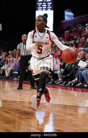 Piscataway, New Jersey, USA. 4 gennaio, 2019. Rutgers Scarlet Knights guard CIANI CRYOR (5) rigidi per il cesto contro la m in un gioco al Rutgers Athletic Center. Credito: Joel Plummer/ZUMA filo/Alamy Live News Foto Stock