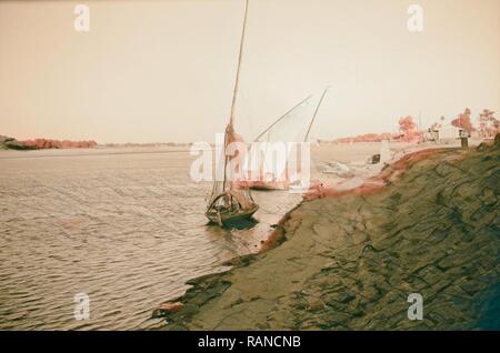 Il Sudan. Il governo di Khartoum. Scena sulle rive del Nilo Azzurro. 1936, Sudan, Khartoum. Reinventato da Gibon. Arte Classica con un reinventato Foto Stock