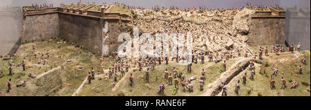 Badajoz, Spagna - Dicembre 19th, 2018: Trinidad bastion violazione assalto. Storming di Badajoz, Guerra Peninsulare, aprile 1812. Scena ricreati dal display diorama Foto Stock