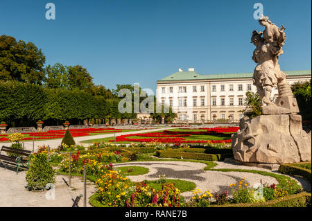 Schloss Mirabell Palace e il giardino è stato costruito sotto il regno del principe arcivescovo Wolf Dietrich von Raitenau nel 1606. Questa proprietà è meglio conosciuto fo Foto Stock