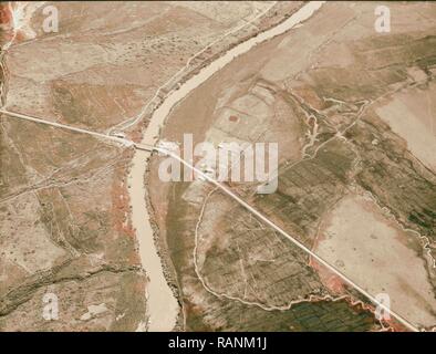 Viste di aria della Palestina. Volare a sud oltre il Giordano Rift. La Giordania ponte di Sheik Hussein. Incrocio di Beisan- reinventato Foto Stock