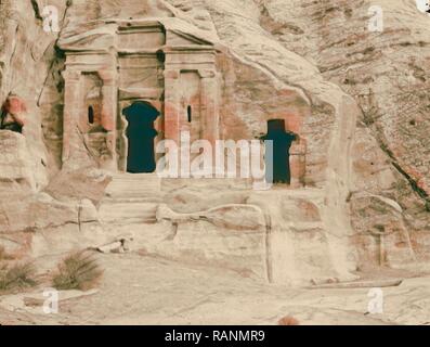 Petra. El-Farasah & obelisco zona di colmo. Monumento classico, Wadi Farasah, mostrando rock cut canali e piscina per reinventato Foto Stock