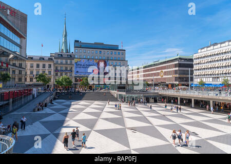 Sergels torg, una grande piazza nel centro della città, Norrmalm, Stoccolma, Svezia Foto Stock