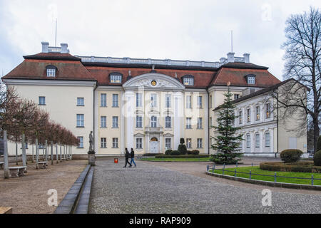 Schloss Köpenick Palace situato su un'isola del fiume Dahme. Il barocco edificio del XVII secolo ospita membro Arte & Artigianato Museo storico elencati Foto Stock