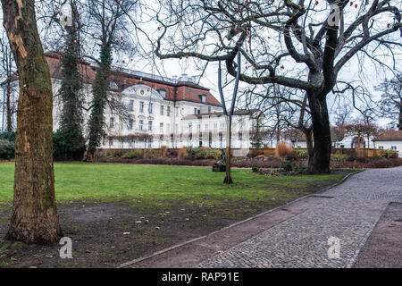 Schloss Köpenick Palace situato su un'isola del fiume Dahme. Il barocco edificio del XVII secolo ospita membro Arte & Artigianato Museo storico elencati Foto Stock