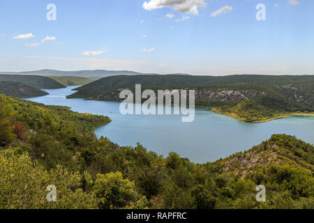 Isola di Visovac monastero nel parco nazionale di Krka, Croazia Foto Stock