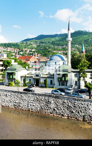 Classico stile ottomano imperatore della moschea o Careva Džamija, costruito nel XV secolo, Sarajevo, Bosnia ed Erzegovina Foto Stock