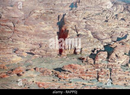 Petra, Mt. Hor e Akabah. Petra montagna cresta, il monte Seir. Gen. 145-6, 323. 1950, Giordania, Petra (città estinto reinventato Foto Stock