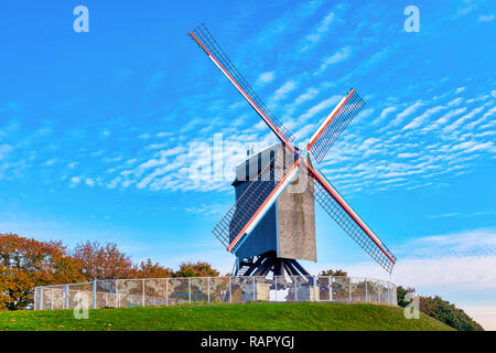 Sint-Janshuis mulino in De Molens park , Bruges, Fiandre, in Belgio Foto Stock