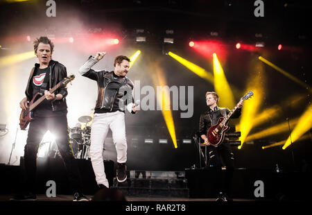 L'inglese new wave band Duran Duran esegue un concerto dal vivo presso il Danish music festival NorthSide 2016 di Aarhus. Qui il cantante Simon le Bon è visto dal vivo sul palco con il bassista John Taylor. Danimarca, 19/06 2016. Ad eccezione della Danimarca. Foto Stock