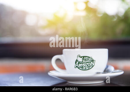 Cafe Amazon coffee shop fondata dalla PTT più popolari cafe in Thailandia alla stazione di gas. Bangkok, Thailandia Dicembre 2018. Foto Stock