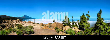 Panorama del vulcano Teide e della valle di Orotava - Vista dal Mirador La Crucita ,Tenerife, Isole Canarie Foto Stock