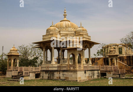 Royal cenotaphs a Jaipur, Rajasthan, India.Il royal cremazione territorio della dinastia Kachhawa Foto Stock