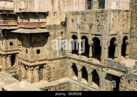Il Chand Baori stepwell nel villaggio di Abhaneri, Rajasthan, India Foto Stock