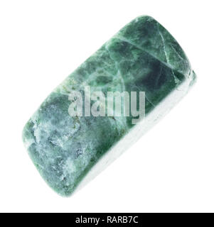La fotografia macro di naturale minerale da collezione geologica - lucidato Jadeite (verde giada) pietra su sfondo bianco Foto Stock