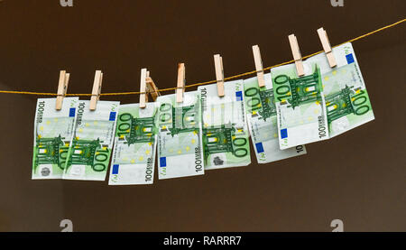 Foto simbolico di riciclaggio di denaro sporco, Symbolfoto Geldwaesche Foto Stock