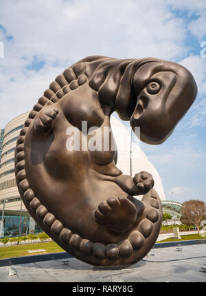 Nuove sculture che mostra fasi di parto in utero a Sidra ospedale di Damien Hirst a Doha, in Qatar Foto Stock