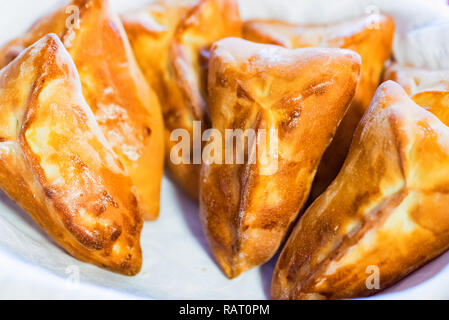 In casa cotto pasta sfoglia torte con ripieno di chiudere Foto Stock