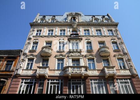 Lodz, Polonia - vecchio appartamento decorativo edificio. Architettura in provincia Lodzkie. Foto Stock