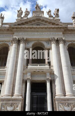 Roma, Italia - famoso Arcibasilica papale di San Giovanni in Laterano, ufficialmente la cattedrale di Roma. Foto Stock