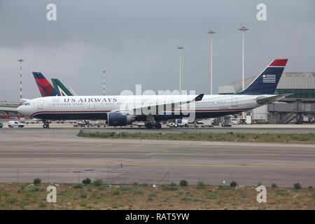 Roma - 11 aprile: Airbus A330 della US Airways presso l aeroporto di Fiumicino su Aprile 11, 2012 in Roma. US Airways trasportato 54,2 milioni di passeggeri nel 2012, a 2,5 p Foto Stock