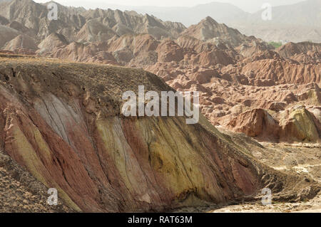 Danxia in arenaria rossa nella nazionale dei geoparchi di Zhangye, Gansu, Cina Foto Stock