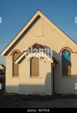 Welsh abbandonati dalla Chiesa Presbiteriana in vendita come casa privata nella località balneare di Borth su Cardigan Bay vicino a Aberystwyth,Ceredigion,Galles,UK Foto Stock