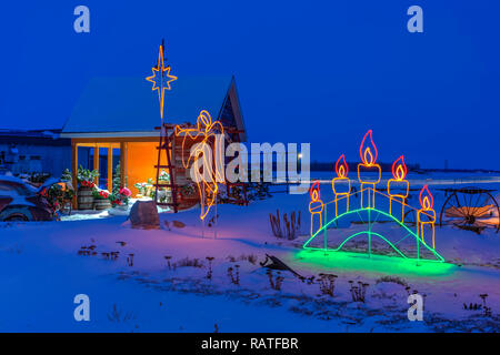 Il Parkside Pioneer Patch con le luci di Natale in inverno, Winkler, Manitoba, Canada. Foto Stock