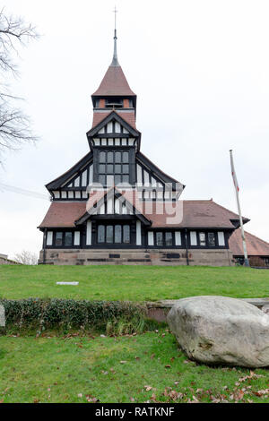 Dicembre 2018 - West end della chiesa di San Giovanni Evangelista visto dalla Avenue, Alta Legh, Knutsford, Cheshire, Inghilterra, Regno Unito Foto Stock