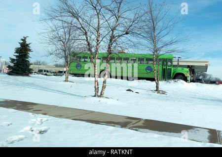 Il verde divertimento Tumble Bus è una piena di dimensioni mobile bus di scuola che è stato convertito in una per bambini Centro di ginnastica. St Paul Minnesota MN USA Foto Stock