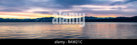 Splendide vedute del tramonto sul Lago Tahoe, California Foto Stock