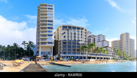 Honolulu, Hawaii - Dic 25, 2018 : Vista del lussuoso hotel fronte spiaggia presso la famosa Waikiki Beach Foto Stock