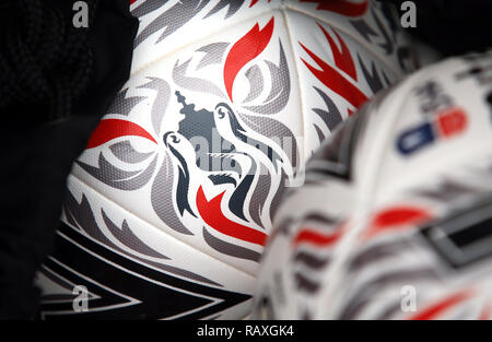 Close up della gazzetta Fa Cup match ball prima di Emirates FA Cup, terzo round in abbinamento alla vitalità Stadium, Bournemouth. Foto Stock