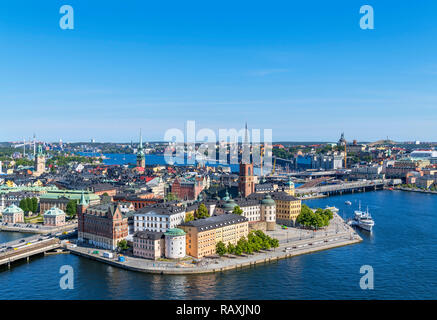 Vista aerea di Riddarholmen e Gamla Stan (la Città Vecchia) dalla Torre del Municipio di Stoccolma (Stadshuset), Kungsholmen, Stoccolma, Svezia Foto Stock