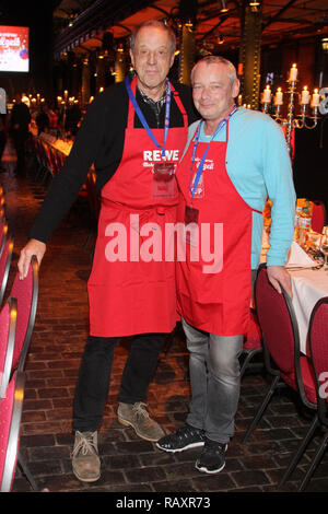 Gli ospiti dell evento di beneficenza 'Mehr als eine warme Mahlzeit' a Fischauktionshalle Hamburg offre: Rolf Fuhrmann, Harry Schulz dove: Amburgo, Germania Quando: 04 Dic 2018 Credit: Becher/WENN.com Foto Stock