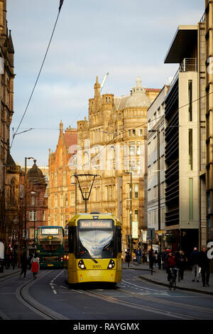 Tram Metrolink network secondo attraversamento su Princess Street Manchester City Centre Foto Stock