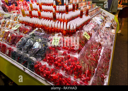 Il Mercat de Sant Josep de la Boqueria (noto come la Boqueria) Mercato coperto in Barcellona, Spagna Foto Stock