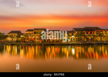 HOI AN, VIETNAM - 18 febbraio 2017: la notte di promenade città di Hoi An. Punto di riferimento turistico della città di Hoi An. Il Vietnam Foto Stock