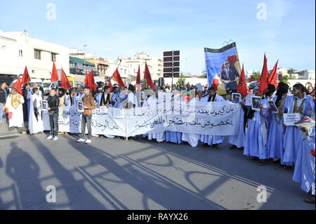 La marcia di Rabat di milioni di marocchini detengono bandiere marocchine Data 13-Mar-2016bandiera, Foto Stock