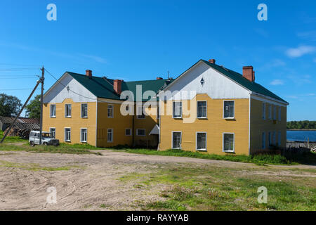 SOLOVKI, Repubblica di Carelia, Russia - 25 giugno 2018: Villaggio Solovetsky sull isola Solovki. L'Arcipelago di Solovetsky, regione di Arkhangelsk, Russia Foto Stock