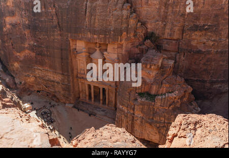 Tesoro di architettura antica nel canyon, Petra in Giordania. 7 meraviglie destinazione di viaggio in Giordania Foto Stock