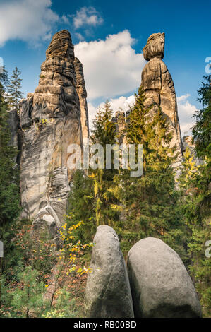 Il sindaco e il sindaco, guglie di arenaria a Adršpach le Rocce di Adršpach-Teplice Rocks Riserva Naturale Nazionale, Central Sudetes, Bohemia Repubblica Ceca Foto Stock