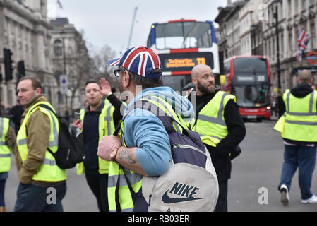 Westminster, Londra, Regno Unito. Dal 5 gennaio 2019. Pro Brexit, giallo gilet manifestanti fermare il traffico di Londra. Credito: Matteo Chattle/Alamy Live News Foto Stock