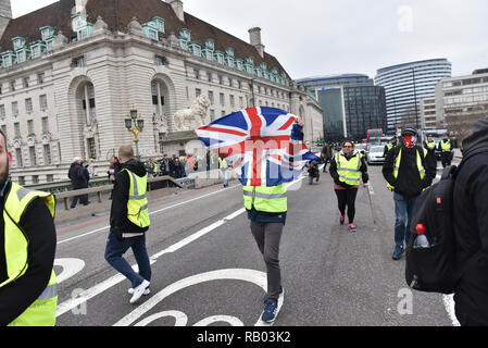 Westminster, Londra, Regno Unito. Dal 5 gennaio 2019. Pro Brexit, giallo gilet manifestanti fermare il traffico di Londra. Credito: Matteo Chattle/Alamy Live News Foto Stock